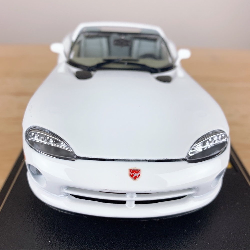 1992 Dodge Viper RT/10 Collectible - Picture 4 of 11